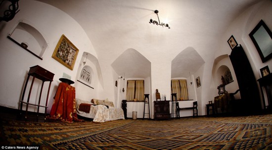 吸血鬼爱好者的梦幻之旅:探寻德古拉伯爵城堡