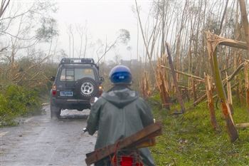 强台风 威马逊 肆虐 三亚紧急驰援翁田