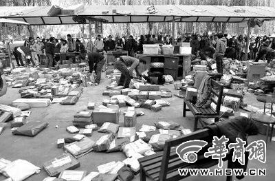 西安人均支出_西安钟楼图片(2)