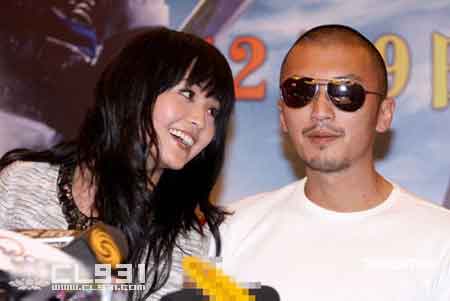 景甜杨幂都爱谢霆锋 女星见男神一样犯花痴(图