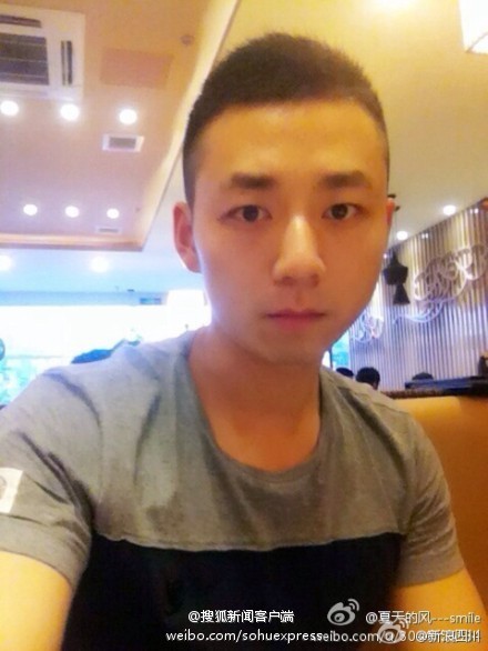 四川德阳脱衣骂人的帅交警被开除