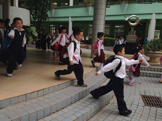 福田深圳公立小学欲全面取消午托班双职工学校家小费折图片