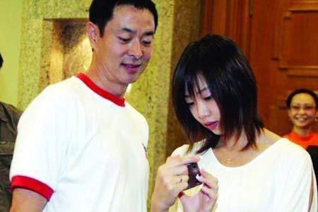 总裁娶赵本山女儿十余辆黑色林肯开道 盘点嫁