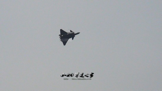 美军噩梦!歼20可比美F22先发射导弹将其击落
