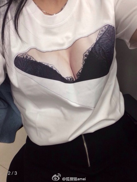 王珞丹恶搞<em>露</em><em>大胸</em> 如此T恤你敢穿出去吗【4