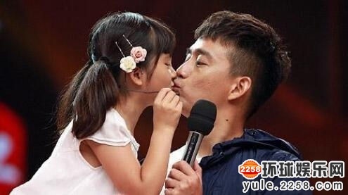 黄多多英语被黑出翔 黄多多是为了和费曼交流