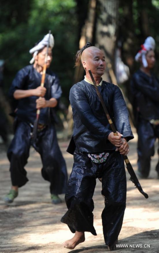 CHINA-GUIZHOU-MIAO ETHNIC GROUP-GUNSLINGER (CN)