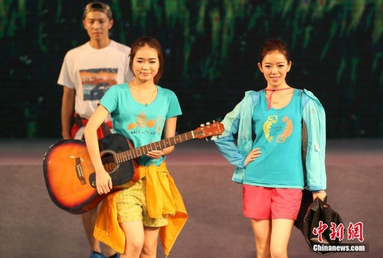 2014亚洲户外展南京开展 小模特可爱登场