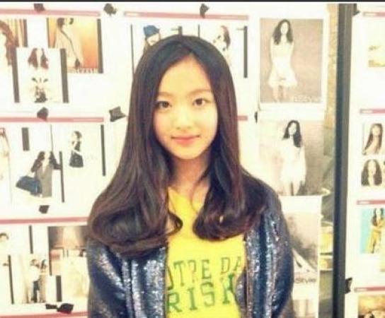 12岁女生秀成熟自拍 盘点中外那些逆天早熟妹