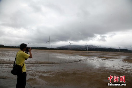 台风麦德姆登陆福建 现壮观台风眼