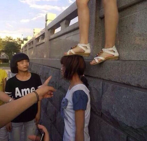 网曝西安<em>初中女生</em>遭群殴追踪 查无此人--陕西频