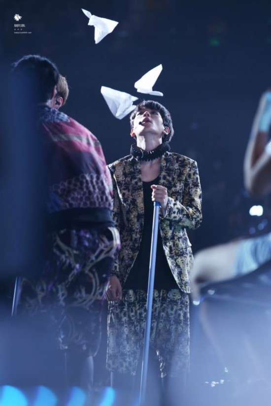 韩国EXO上海演唱会NP:鹿晗秀肌肉台上遭调戏