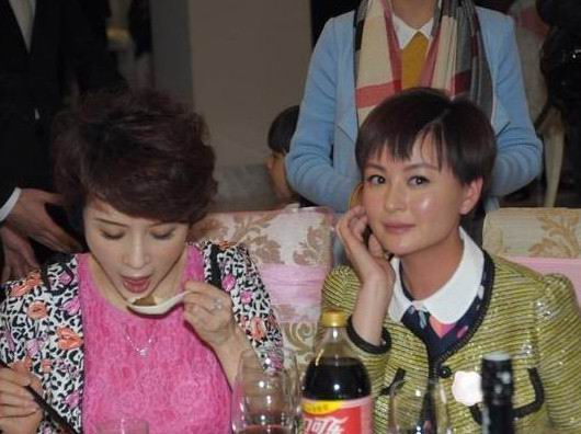 刘嘉玲喝酒如水 酒量令男人吓尿裤子的10大女