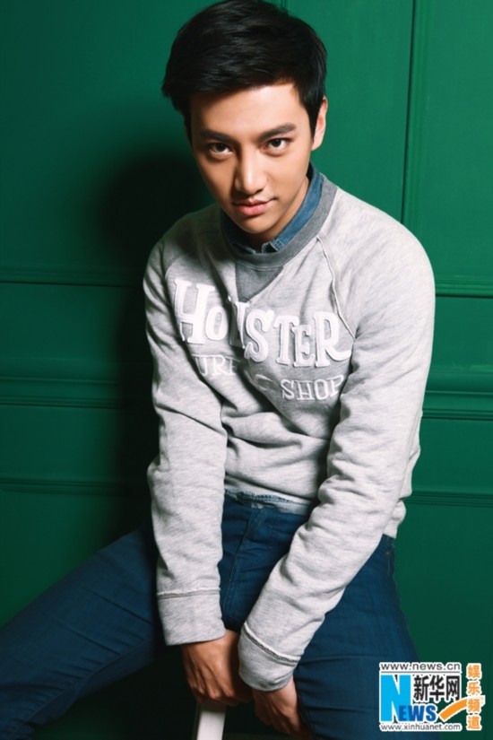 徐可写真帅气来袭 彰显大男孩青春个性【高清