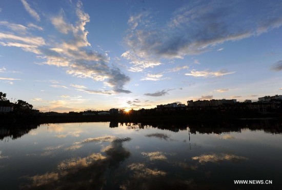 Photo taken on July 24, 2014 shows the evening scenery of Chamu River in Shuangbai County, southwest China's Yunnan Province, July 24, 2014. (Xinhua/Yang Zongyou) 