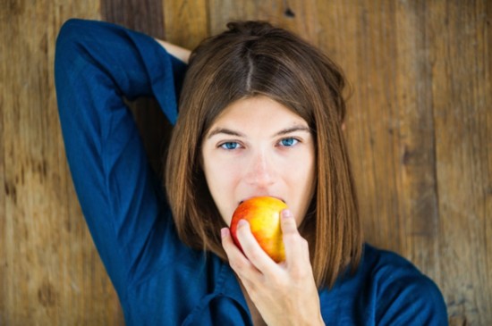 研究称女性吃苹果增强性欲促进血液循环