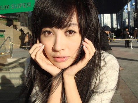 李易峰晋级国民男神 李易峰与女友李菲儿亲吻