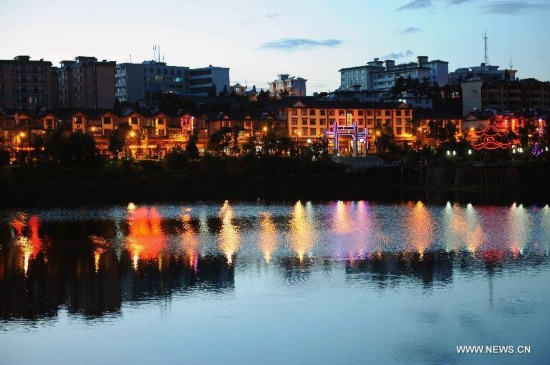 Photo taken on July 24, 2014 shows the evening scenery of Shuangbai County, southwest China's Yunnan Province, July 24, 2014. (Xinhua/Yang Zongyou) 