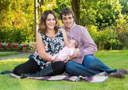英国<em>小女婴</em>4位一家人年龄之和超过1000岁【4