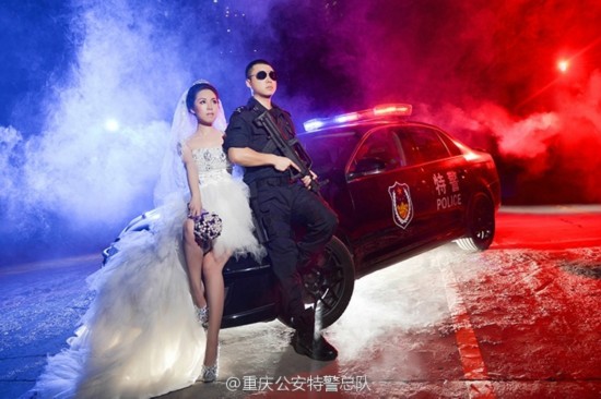 重庆特警婚纱照_特警婚纱照