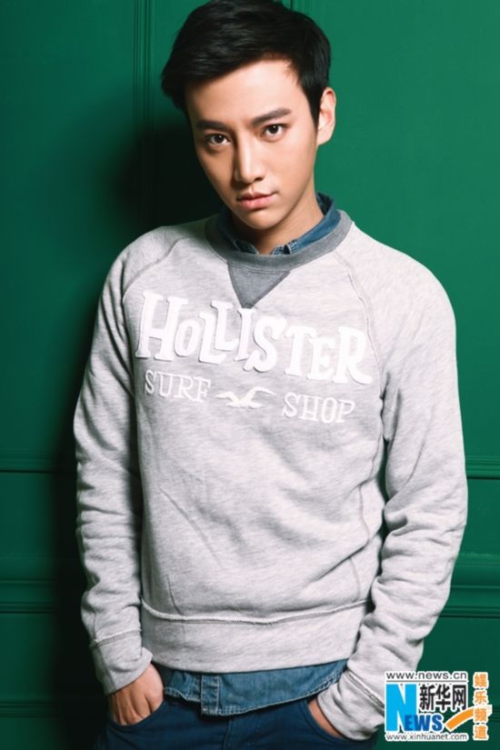 徐可写真帅气来袭 彰显大男孩青春个性