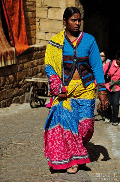 最终打扮了一群美丽的女奴隶