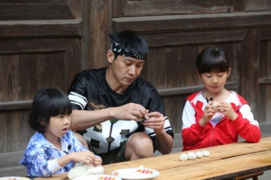 黄磊回应爸爸2偷钱事件:我已经严肃说了多多(