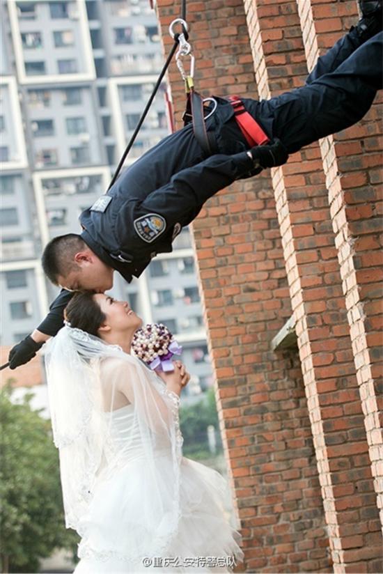 唐山特警婚纱_特警力量唐山车