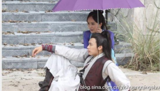 《古剑奇谭》逗比花絮照:李易峰挖鼻屎 郑爽调