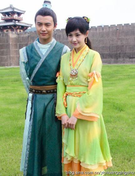 《古剑奇谭》逗比花絮照:李易峰挖鼻屎 郑爽调