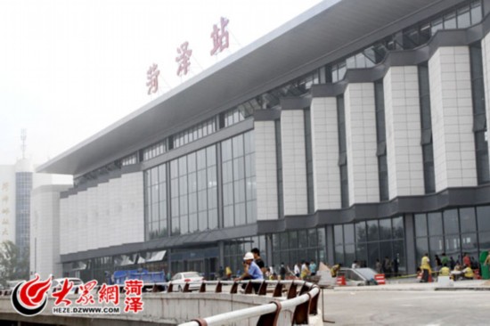 菏泽火车站建好了 高大上候车厅可容5000人