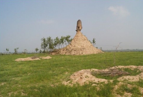 山西惊现“塔坚强”:底座部分已悬空