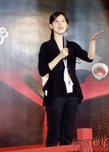 奶茶妹妹刘强东南京挽手逛街 见女方章泽天家