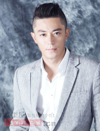 霍建华最新<em>发型</em>图片 <em>改良莫西干</em>头潮酷范十足