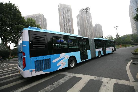 公交车开门利用什么原理_开门卡通图片(2)