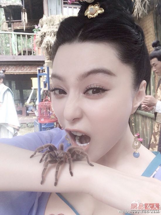 这样自拍真的好看吗?!明星超low自拍照(图)