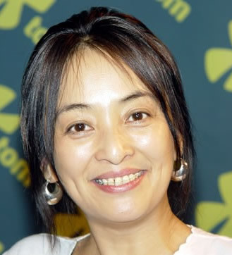 杨颖微博晒丑照首度承认整容 图揭郑爽小S李小