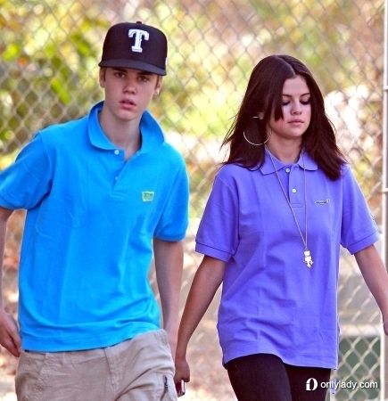 2selena-gomez-and-justin-bieber-091611-435x450