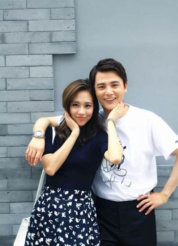 孙坚王霏霏恋爱节奏快 找寻校园记忆甜蜜依偎人力车(图)