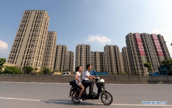 Hangzhou will lift the ban on buying a second home in Xiaoshan and Yuhang districts starting Tuesday, according to Hangzhou Housing Security and Management Bureau. 