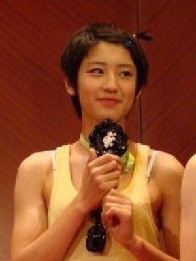 EXO<em>灿烈女装</em>照曝光 鹿晗李准基男星美貌赛女