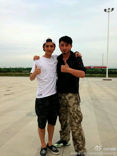 EXO鹿晗《重返20岁》杀青宴花絮 连轴转累倒