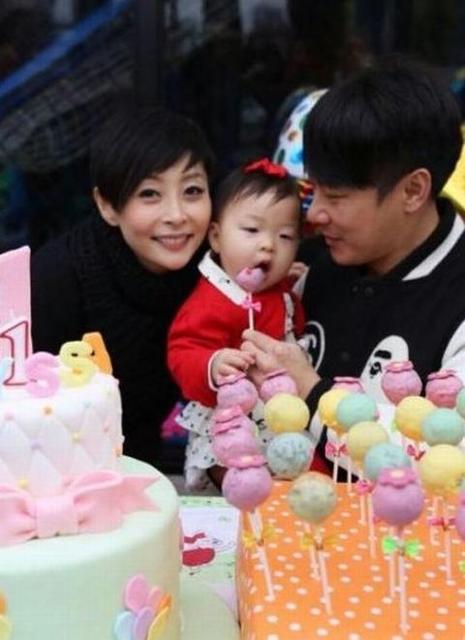 汤盈盈16个月大女儿被骂丑 老公称不介意[2]