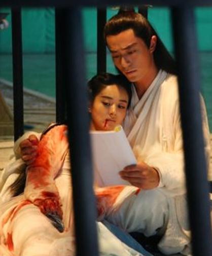 赵丽颖微博晒自拍 《花千骨》中道具草帽萌萌