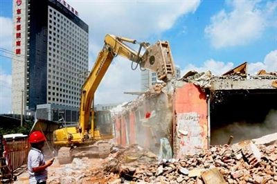 东明6800平方米违法建筑被拆除