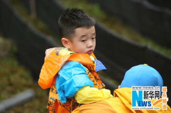 《爸爸去哪儿2》丛林大冒险 曹格大哭吴镇宇变