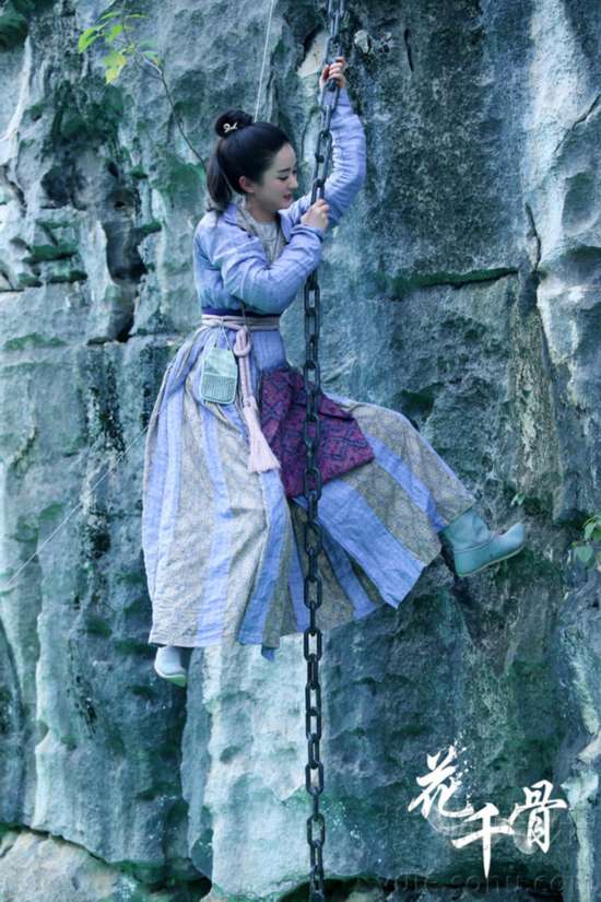 《花千骨》曝工作照 霍建华赵丽颖变威亚达人