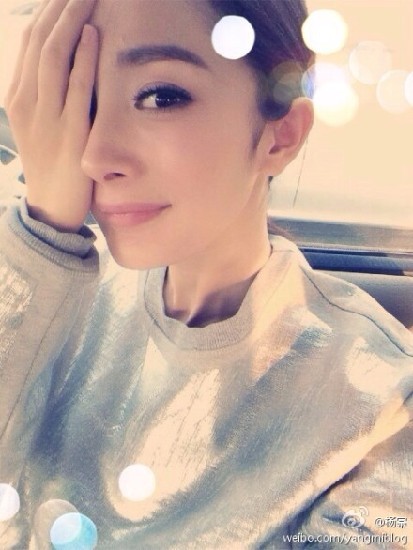 杨幂调侃郭敬明身高 郭敬明称其大胸哺乳期少