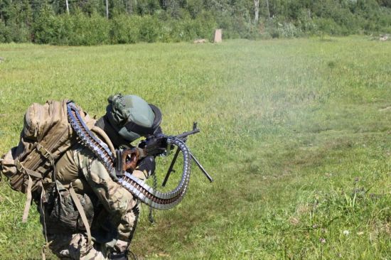 高清组图:战斗种族彪悍展示供弹背包