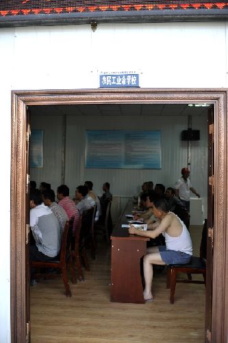 甘肃建投六建集团的农民工业余学校